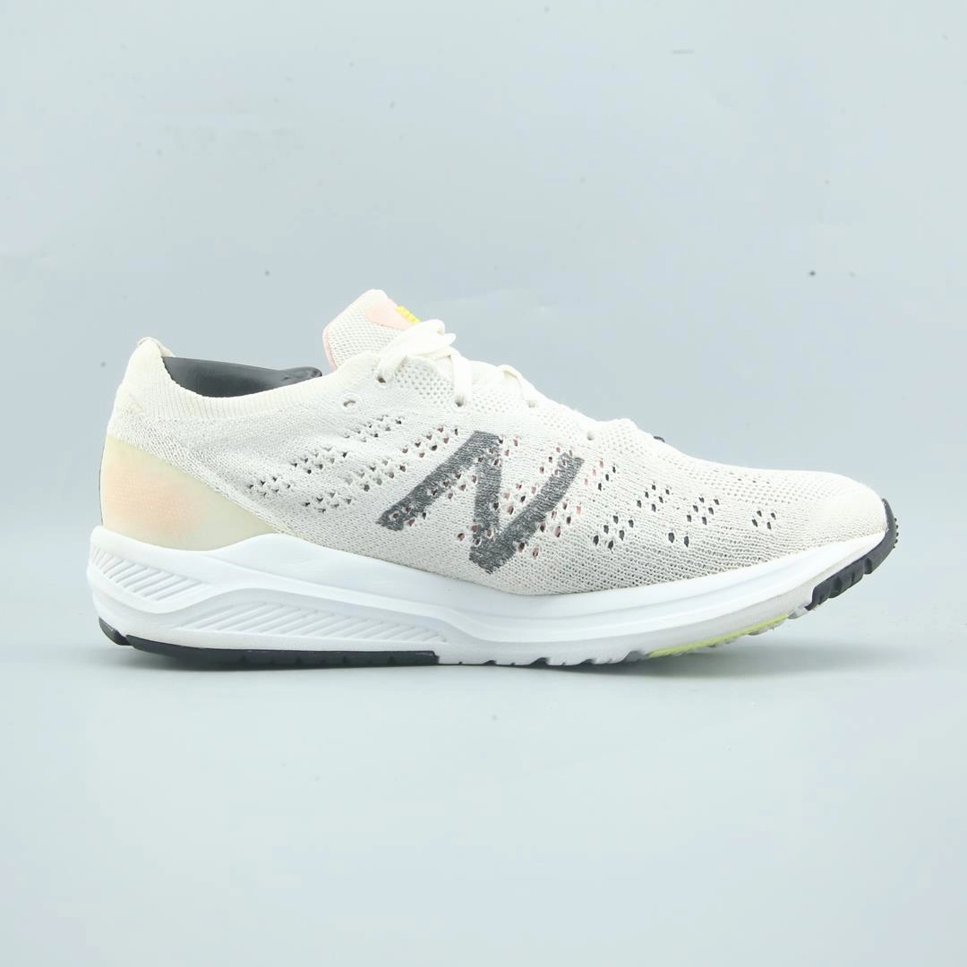 NEW BALANCE 890V7 New Balance trainer visuals