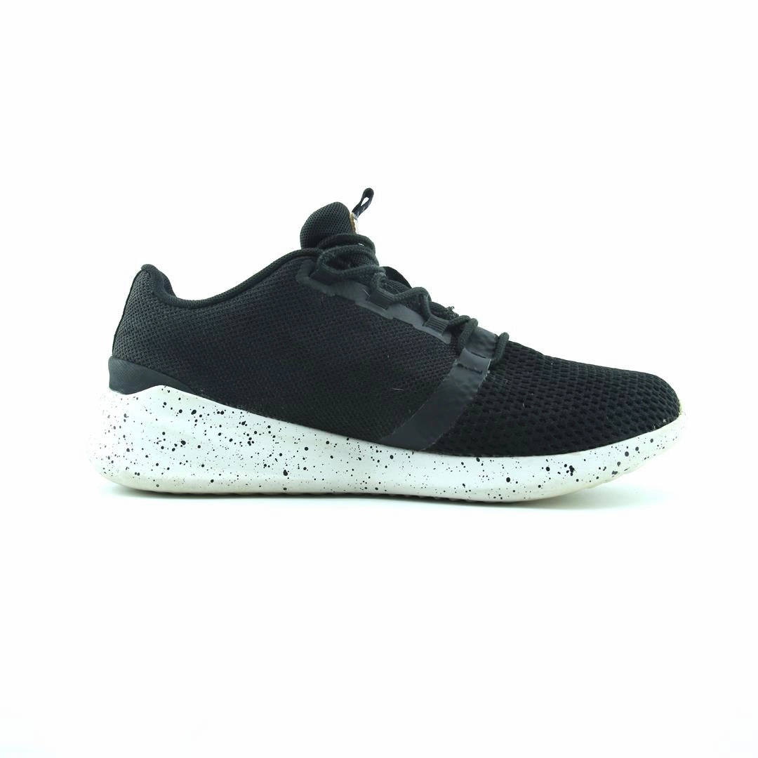 NEW BALANCE CUSH DISTRICT V1 New Balance trainer visuals