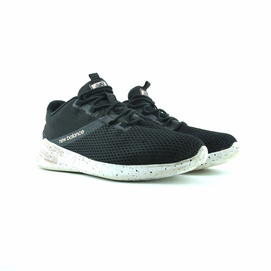 NEW BALANCE CUSH DISTRICT V1 New Balance trainer visuals
