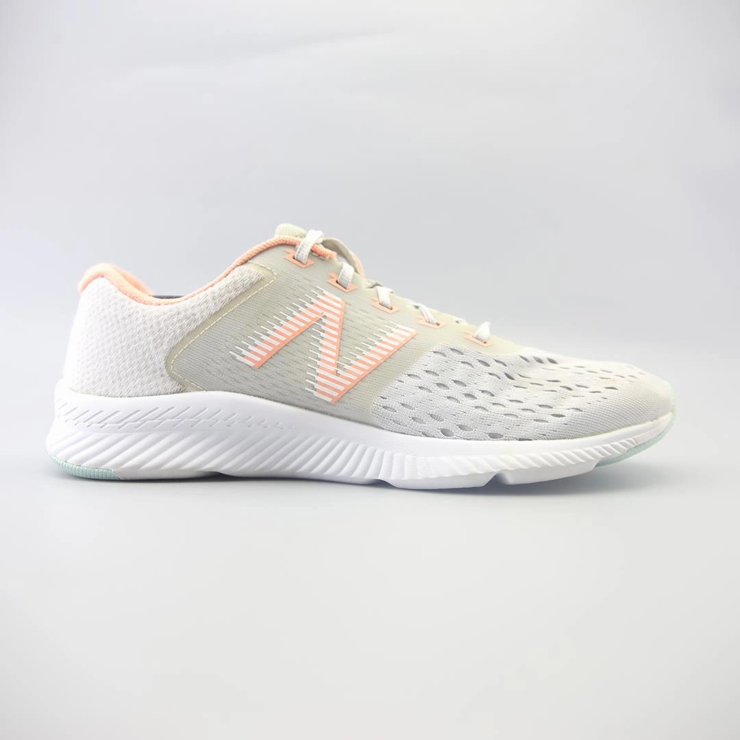 NEW BALANCE DRFT V1 retro New Balance shoe shots
