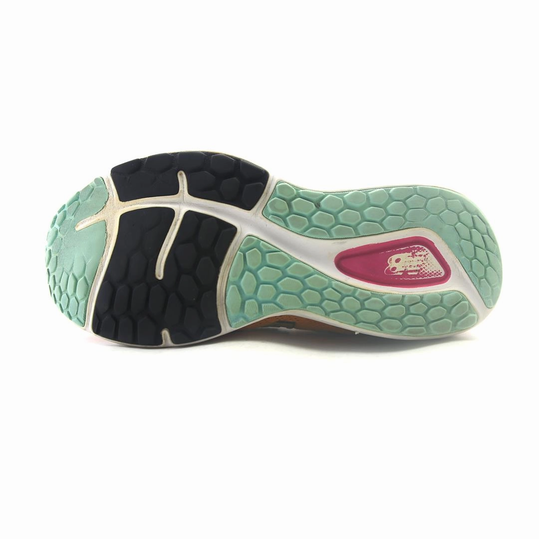NEW BALANCE FRESH FOAM 680V7 retro New Balance shoe shots