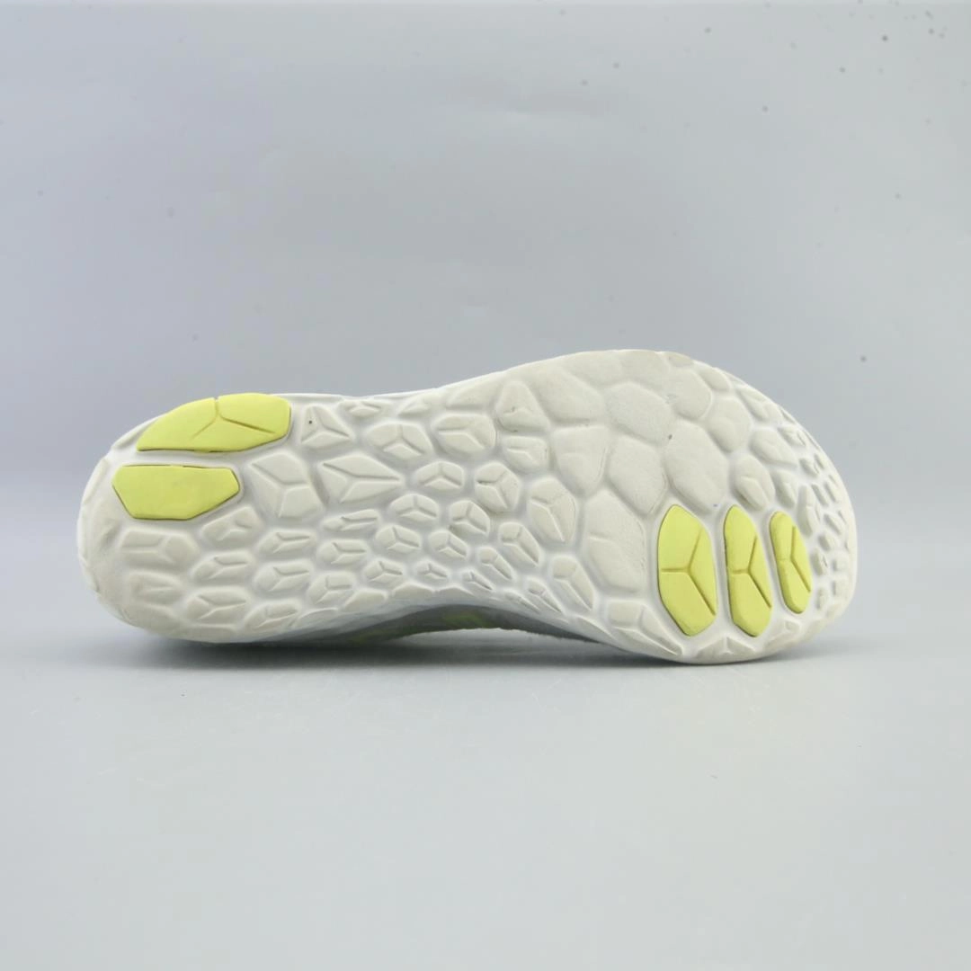 NEW BALANCE FRESH FOAM BEACON V3 retro New Balance shoe shots