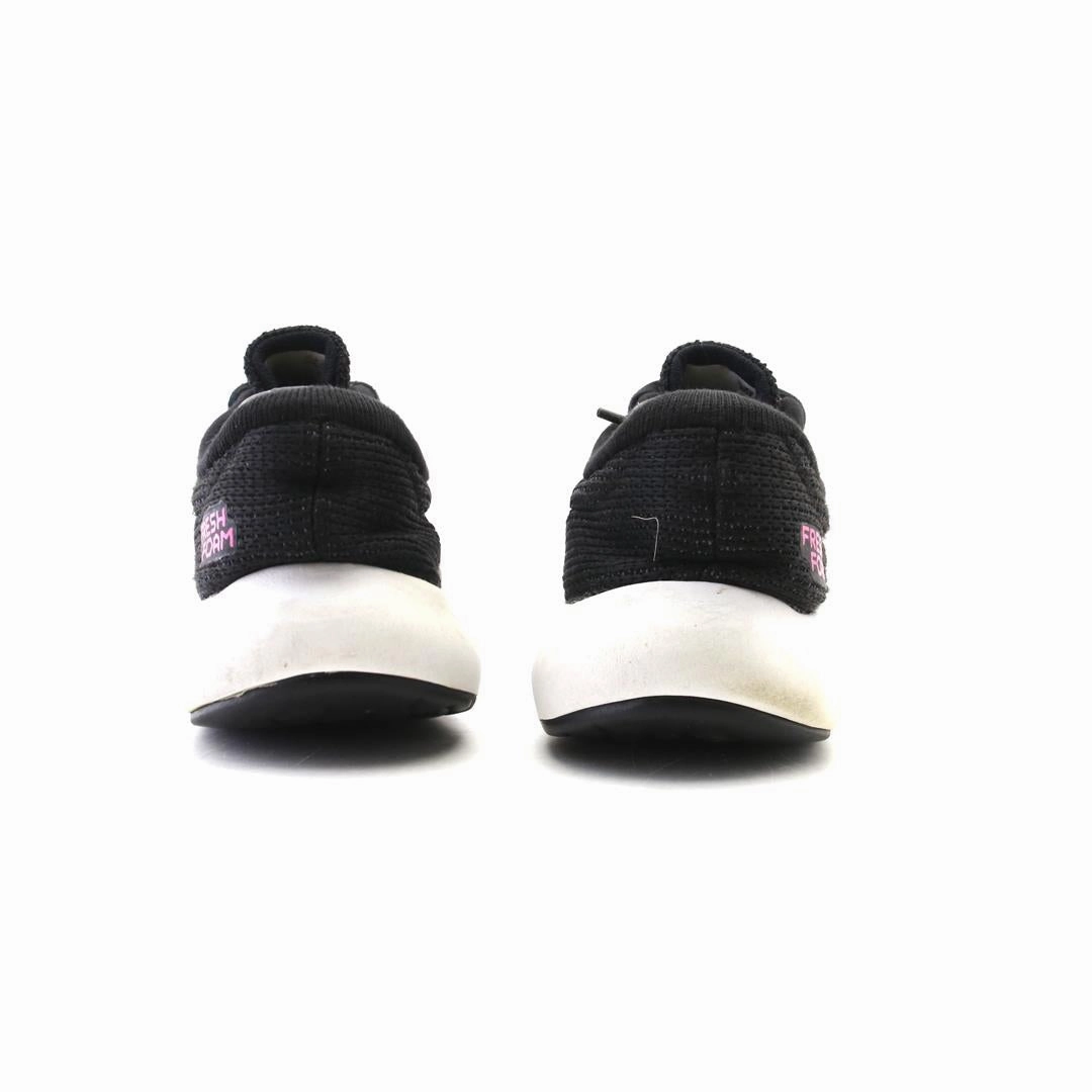 NEW BALANCE FRESH FOAM RISE V2 retro New Balance shoe shots
