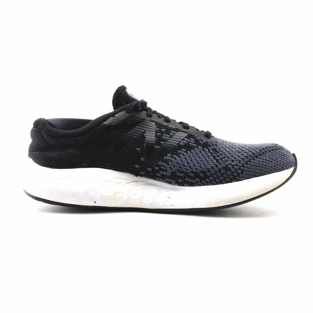 NEW BALANCE FRESH FOAM RISE V2 retro New Balance shoe shots