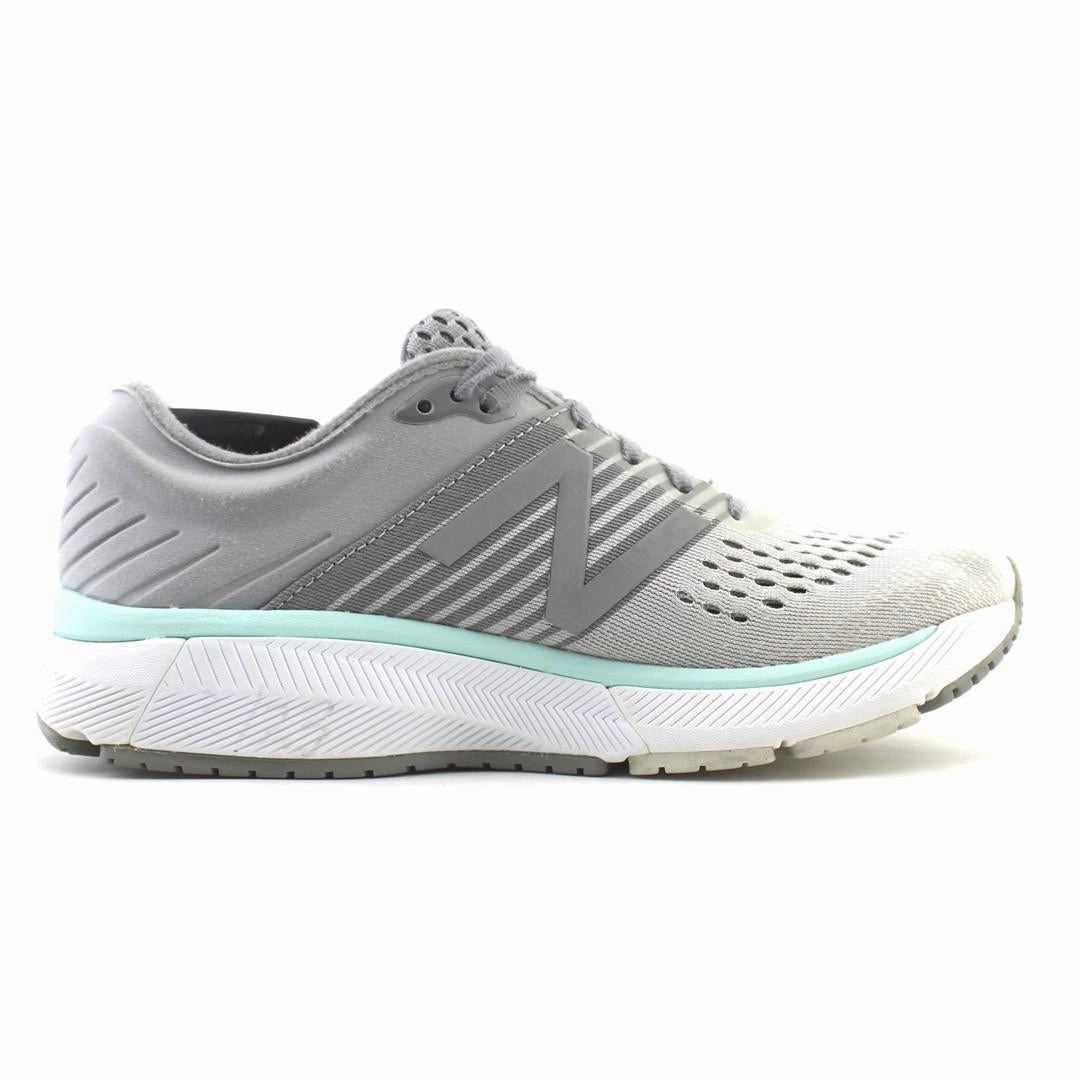 NEW BALANCE FRESH FOAM X 860 V10 retro New Balance shoe shots