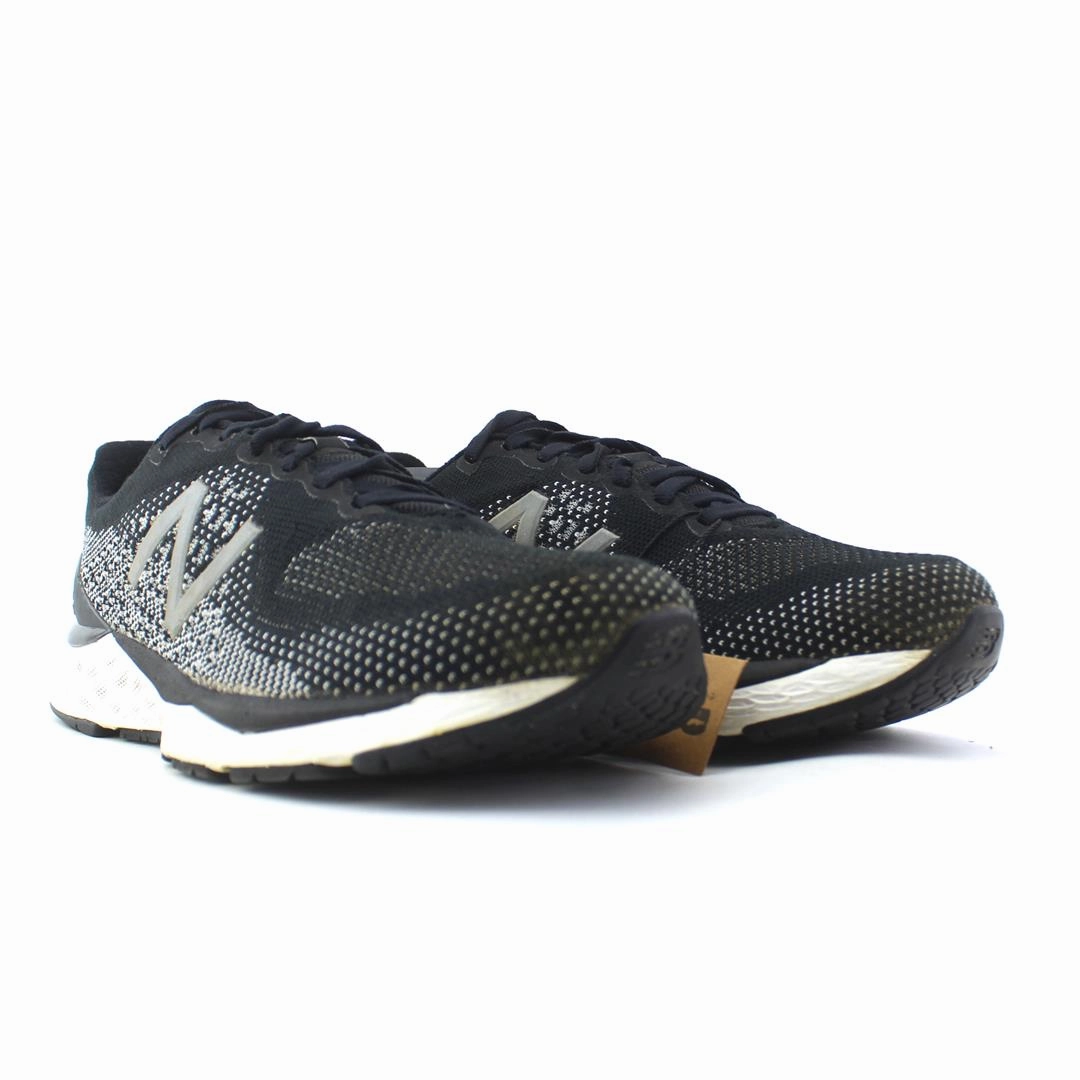 NEW BALANCE FRESH FOAM X 880V10 retro New Balance shoe shots