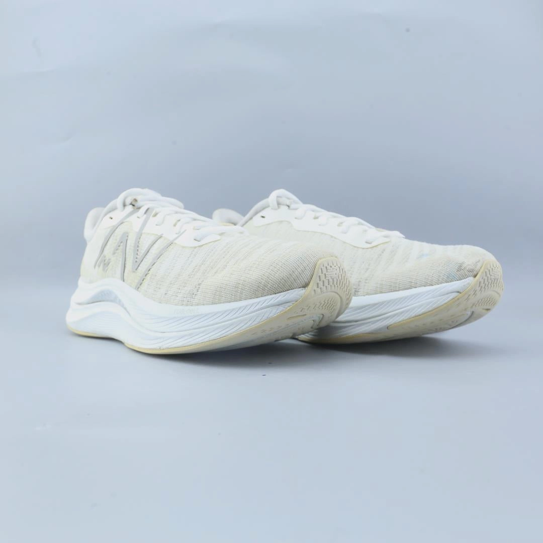 NEW BALANCE FUELCELL PROPEL V4 stylish New Balance designs