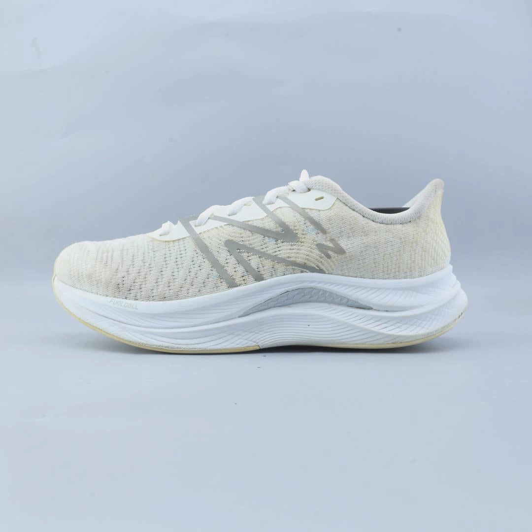 NEW BALANCE FUELCELL PROPEL V4 New Balance supportive sneaker models