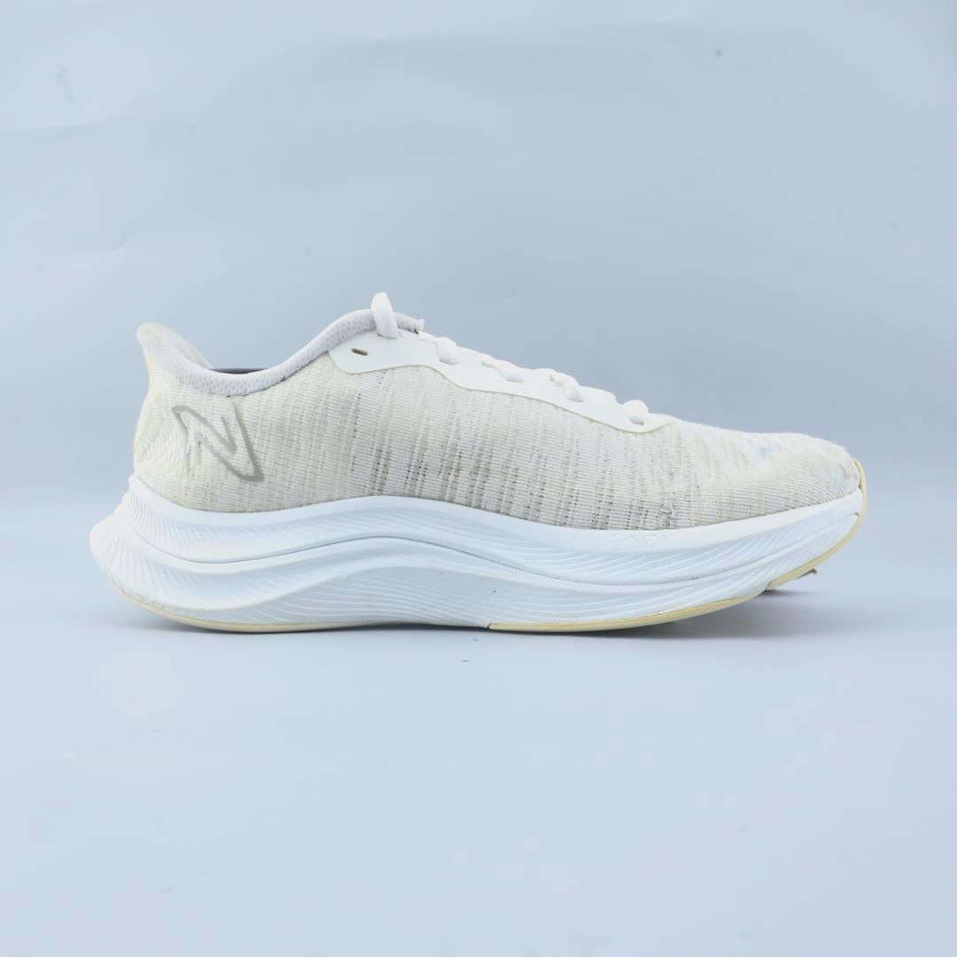 NEW BALANCE FUELCELL PROPEL V4 stylish New Balance designs