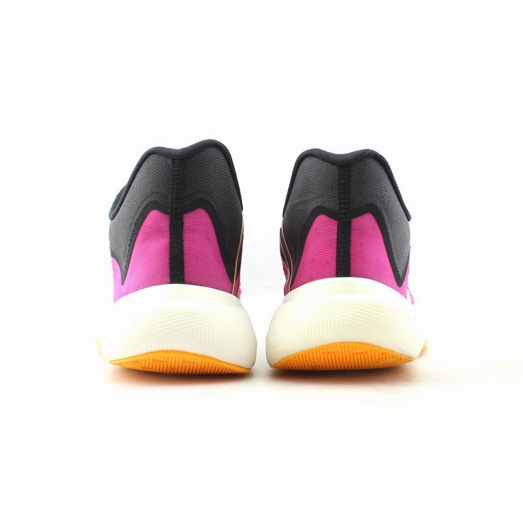 NEW BALANCE FUELCELL REBEL V2 retro New Balance shoe shots