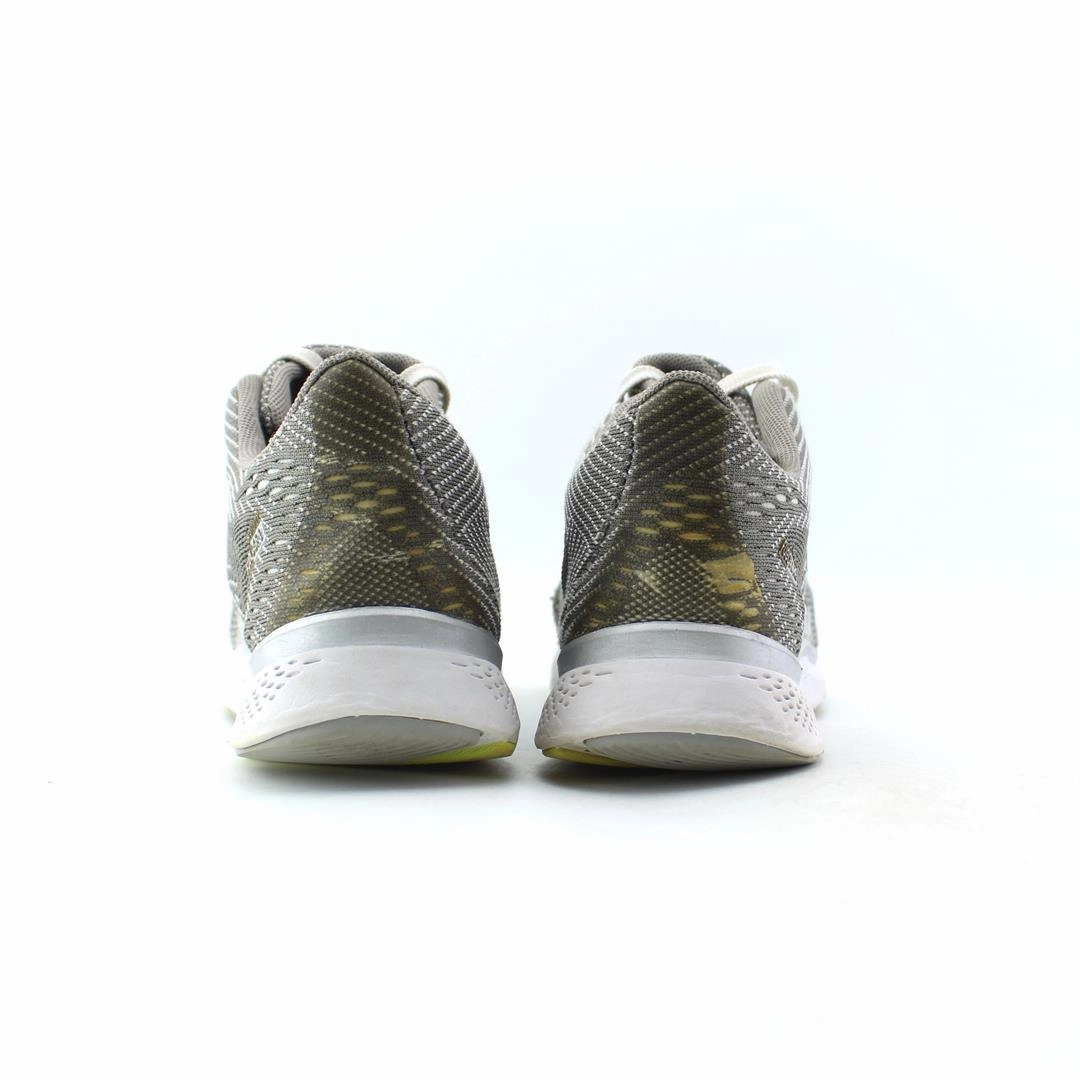 NEW BALANCE FUELCORE AGILITY V2 retro New Balance shoe shots