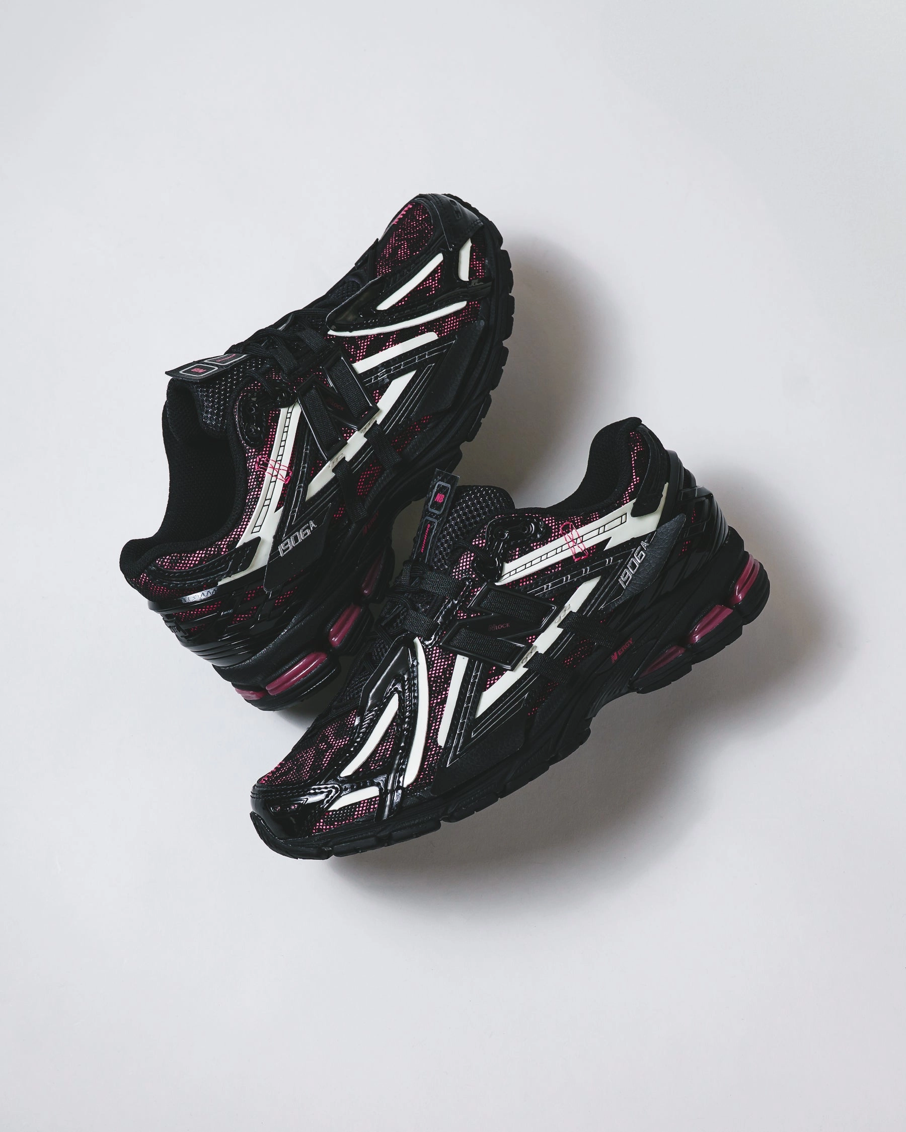 New Balance Unisex 1906A Black Dragon Berry U1906AD classic New Balance pictures