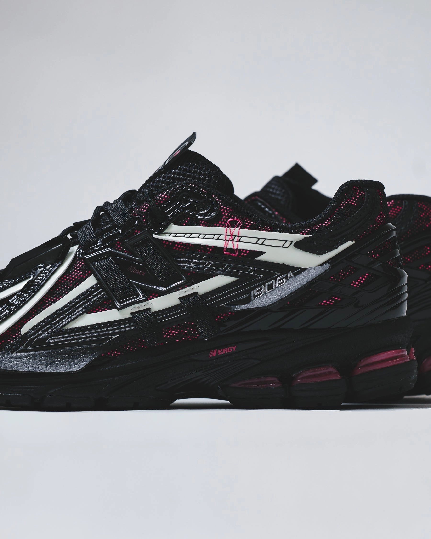 New Balance Unisex 1906A Black Dragon Berry U1906AD classic New Balance pictures