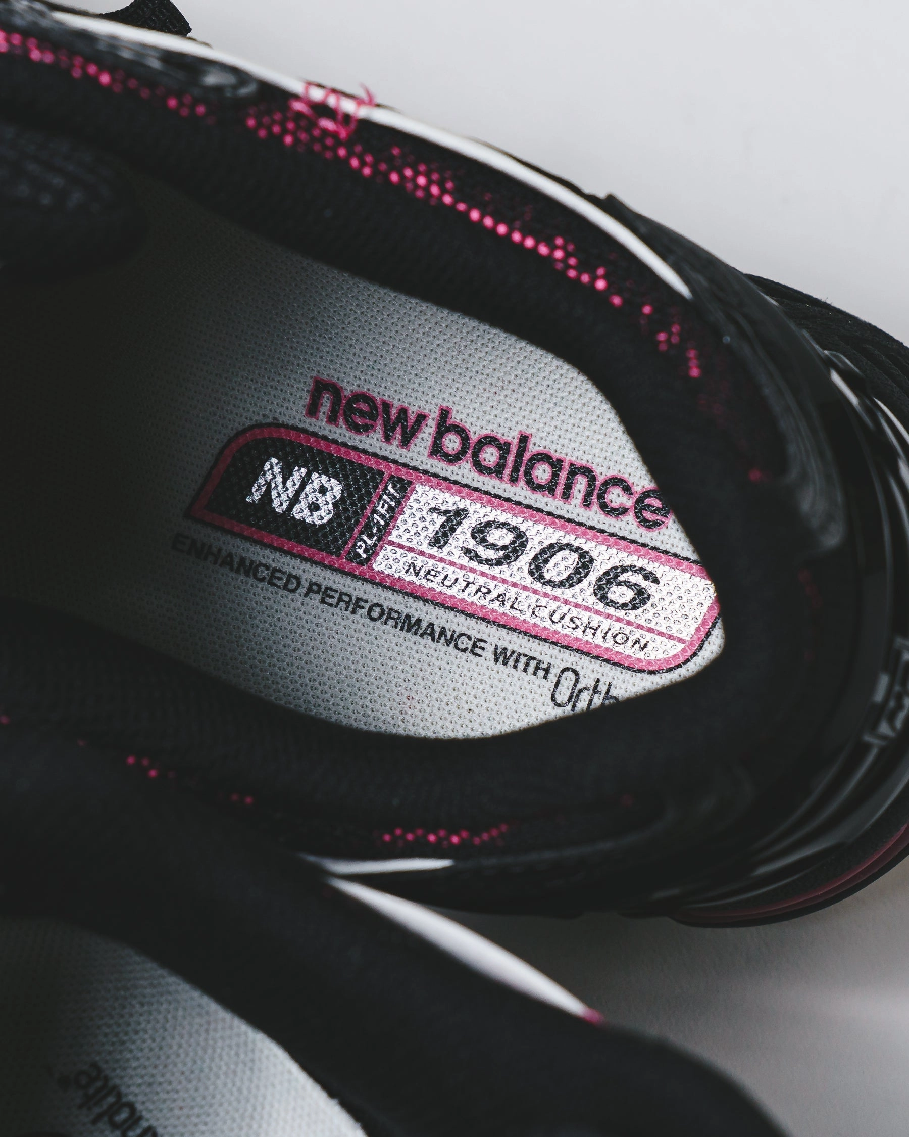 New Balance Unisex 1906A Black Dragon Berry U1906AD classic New Balance pictures