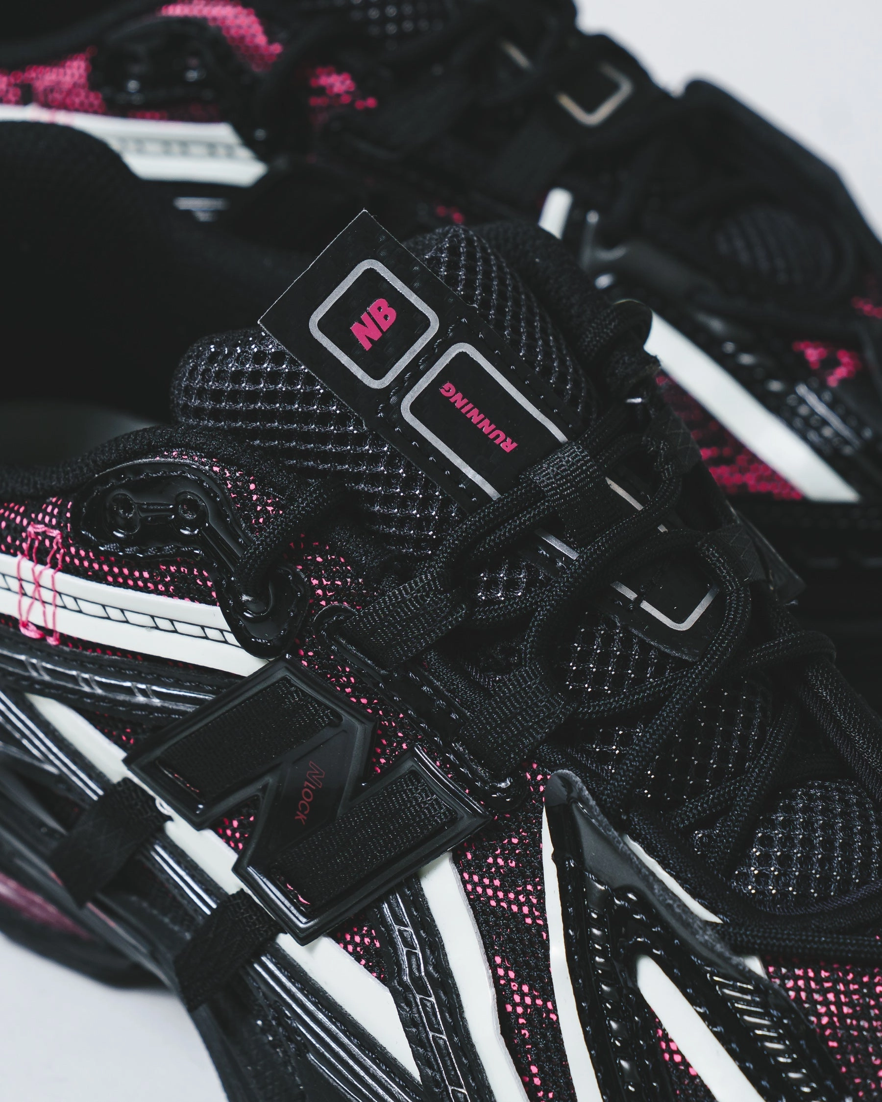 New Balance Unisex 1906A Black Dragon Berry U1906AD classic New Balance pictures