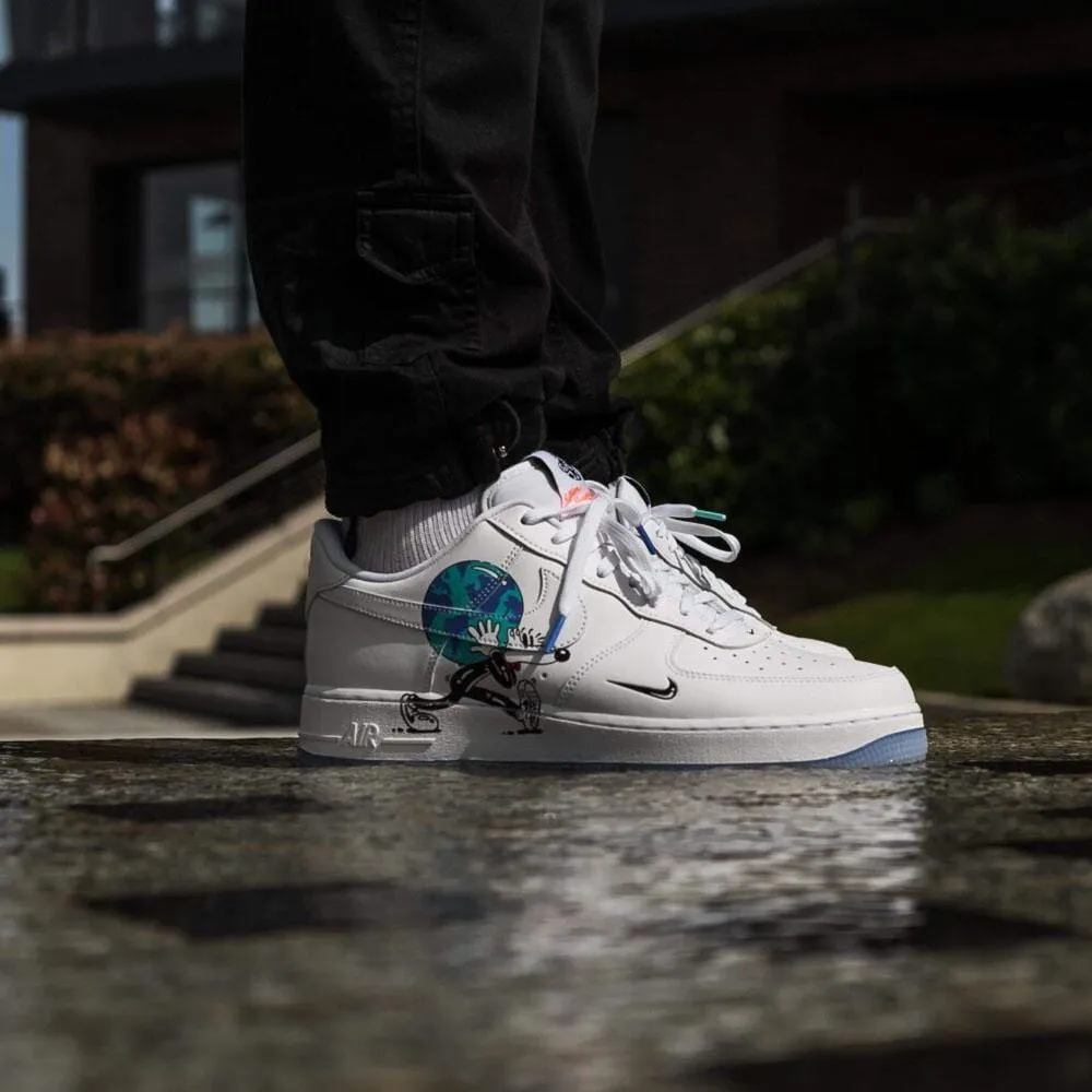 Nike Air Force 1 Earth Day Pack White Nike Air Force 1 low-top sneakers