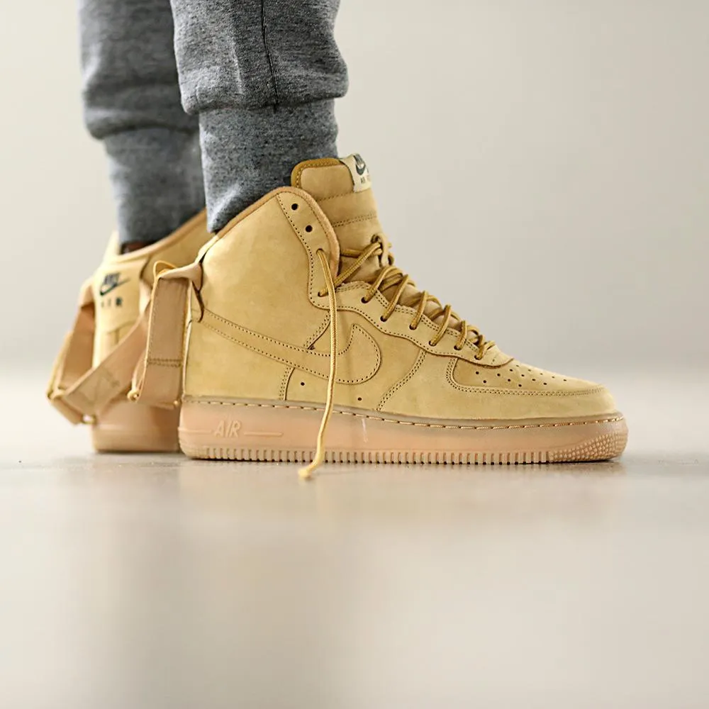 NIKE AIR FORCE 1 HIGH '07 LV8 Flax & Outdoor Green Nike Air Force 1 low-top sneakers