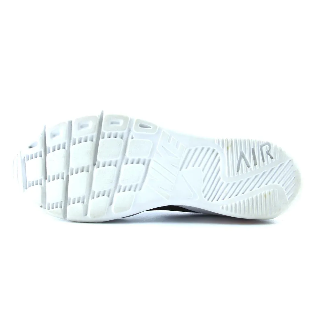 NIKE AIR MAX OKETO classic Nike shoe photos