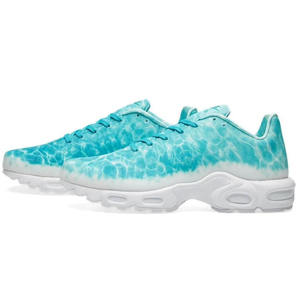 NIKE AIR MAX PLUS GPX PREMIUM SP Turbo Green & White Nike Air Max sneakers with air cushioning design