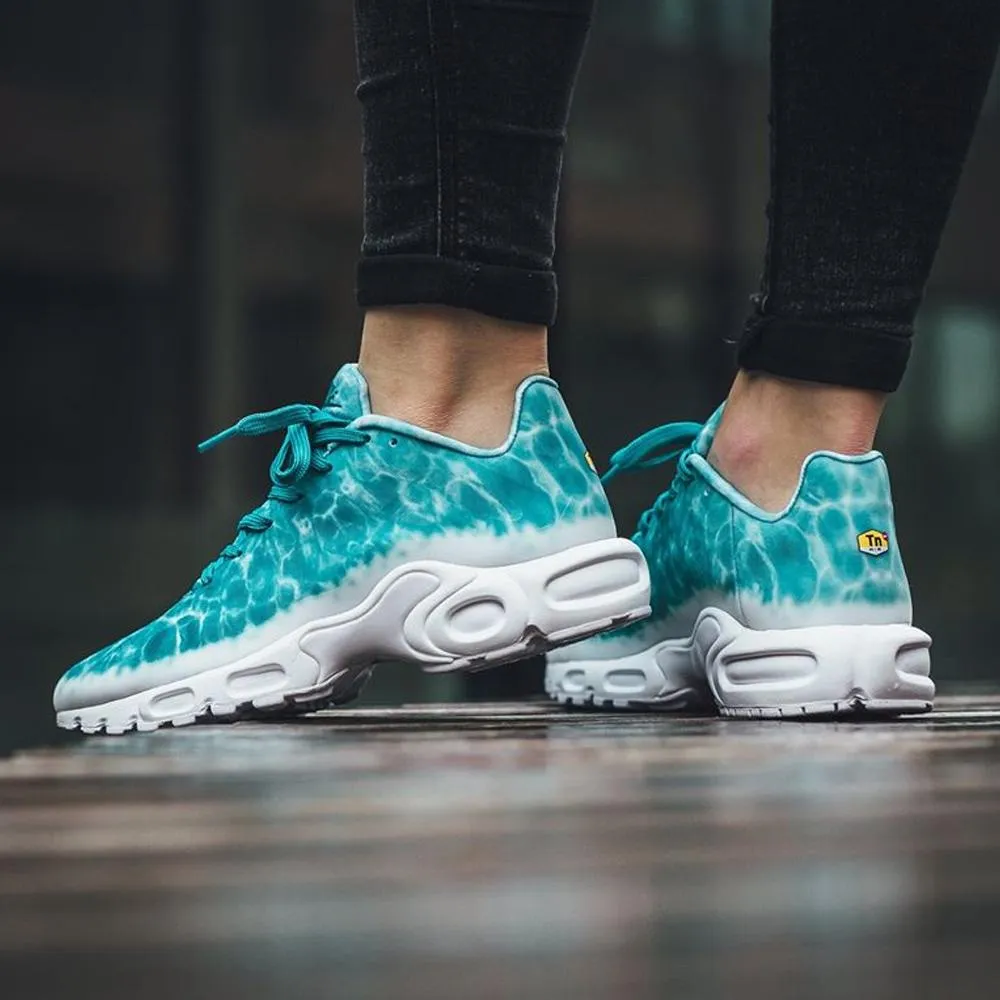 NIKE AIR MAX PLUS GPX PREMIUM SP Turbo Green & White Nike Air Max cushioned sneakers