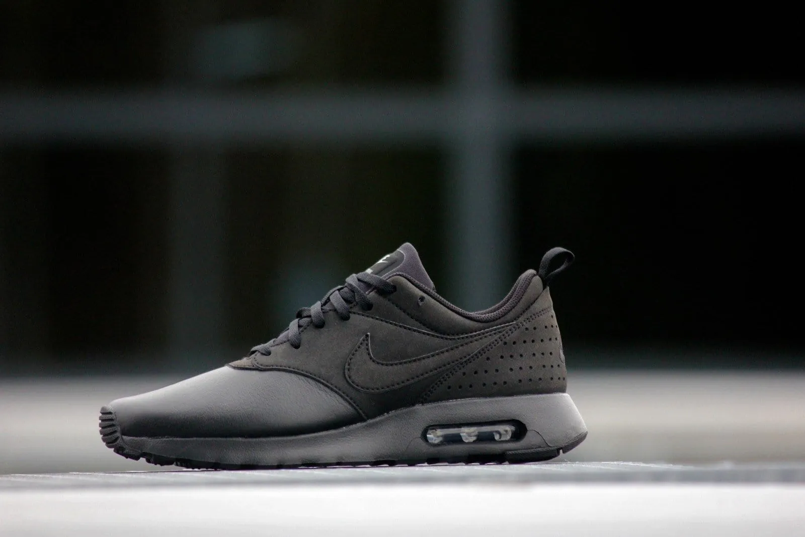 Nike Air Max Tavas Leather Black Nike Air Max cushioned sneakers