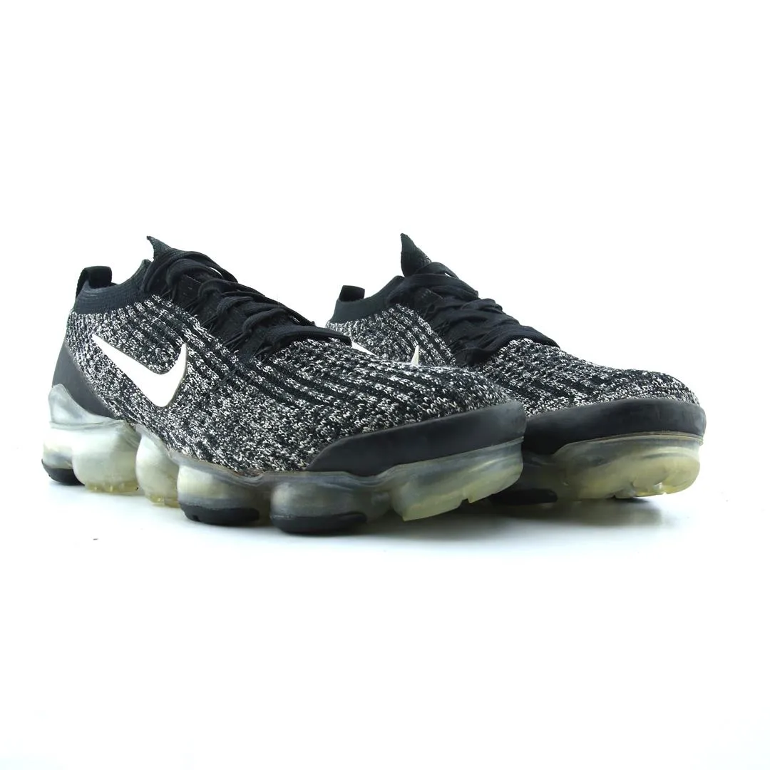 NIKE  AIR VAPORMAX FLYKNIT 3 classic Nike shoe photos