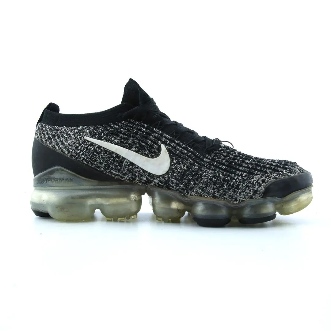 NIKE  AIR VAPORMAX FLYKNIT 3 classic Nike shoe photos