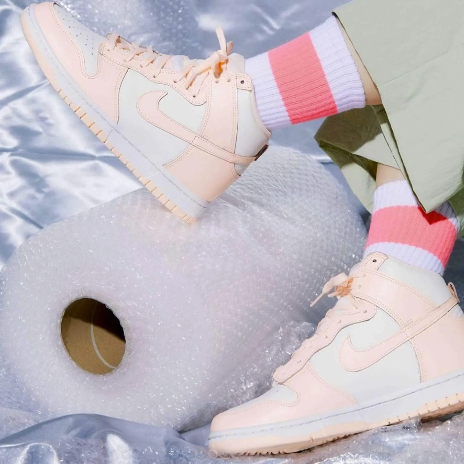 Nike Dunk High Wmns 'Crimson Tint' Nike Dunk stylish shoes