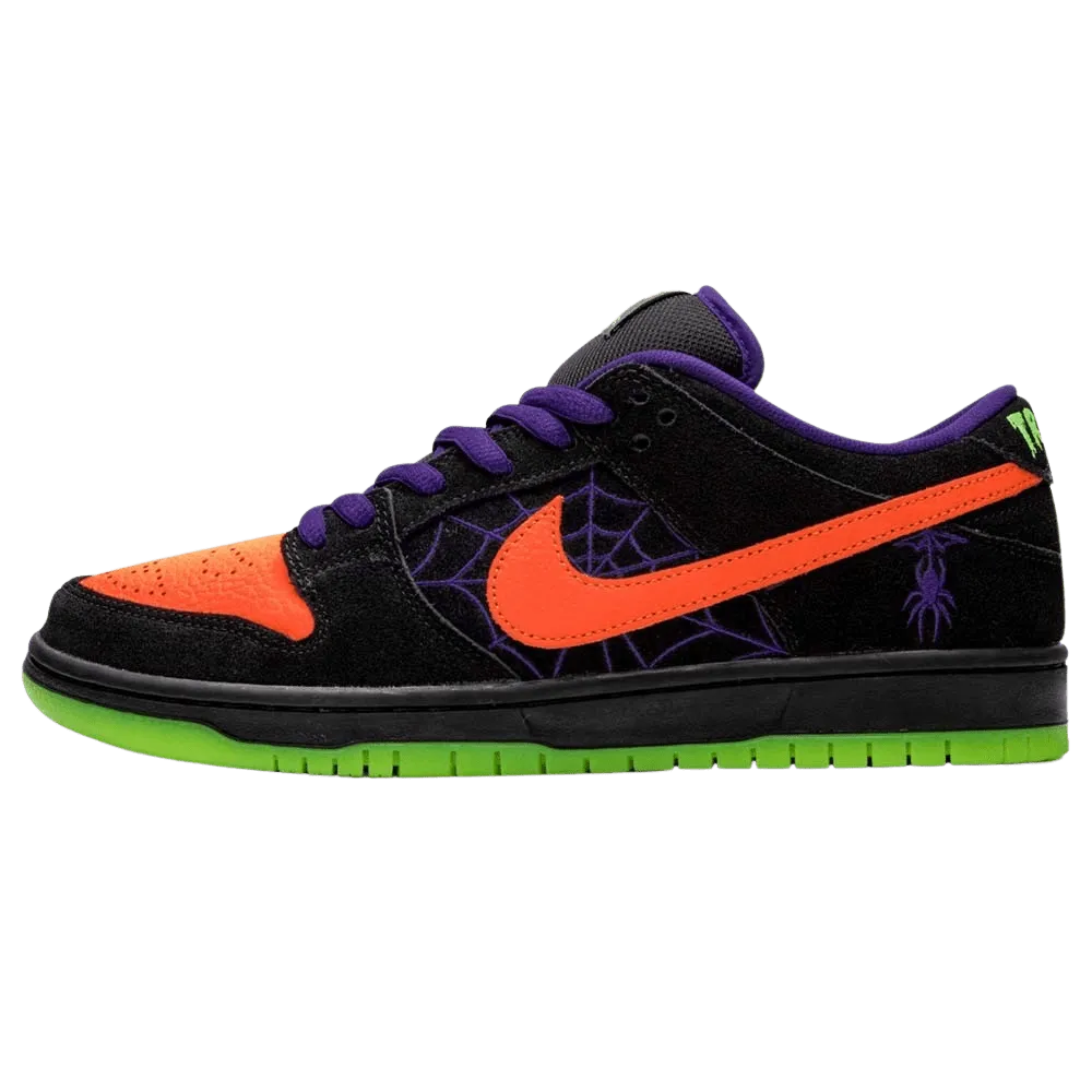 Nike Dunk Low SB 'Night of Mischief' Nike Dunk casual shoes with iconic low-top shape