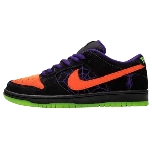 Nike Dunk Low SB 'Night of Mischief' Nike Dunk casual shoes with iconic low-top shape