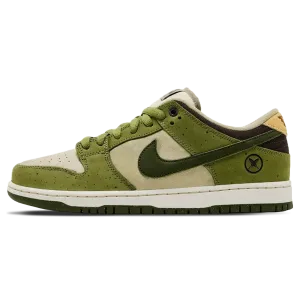 Nike Dunk Low SB x Yuto Horigome 'Matcha' Nike Dunk casual shoes with iconic low-top shape
