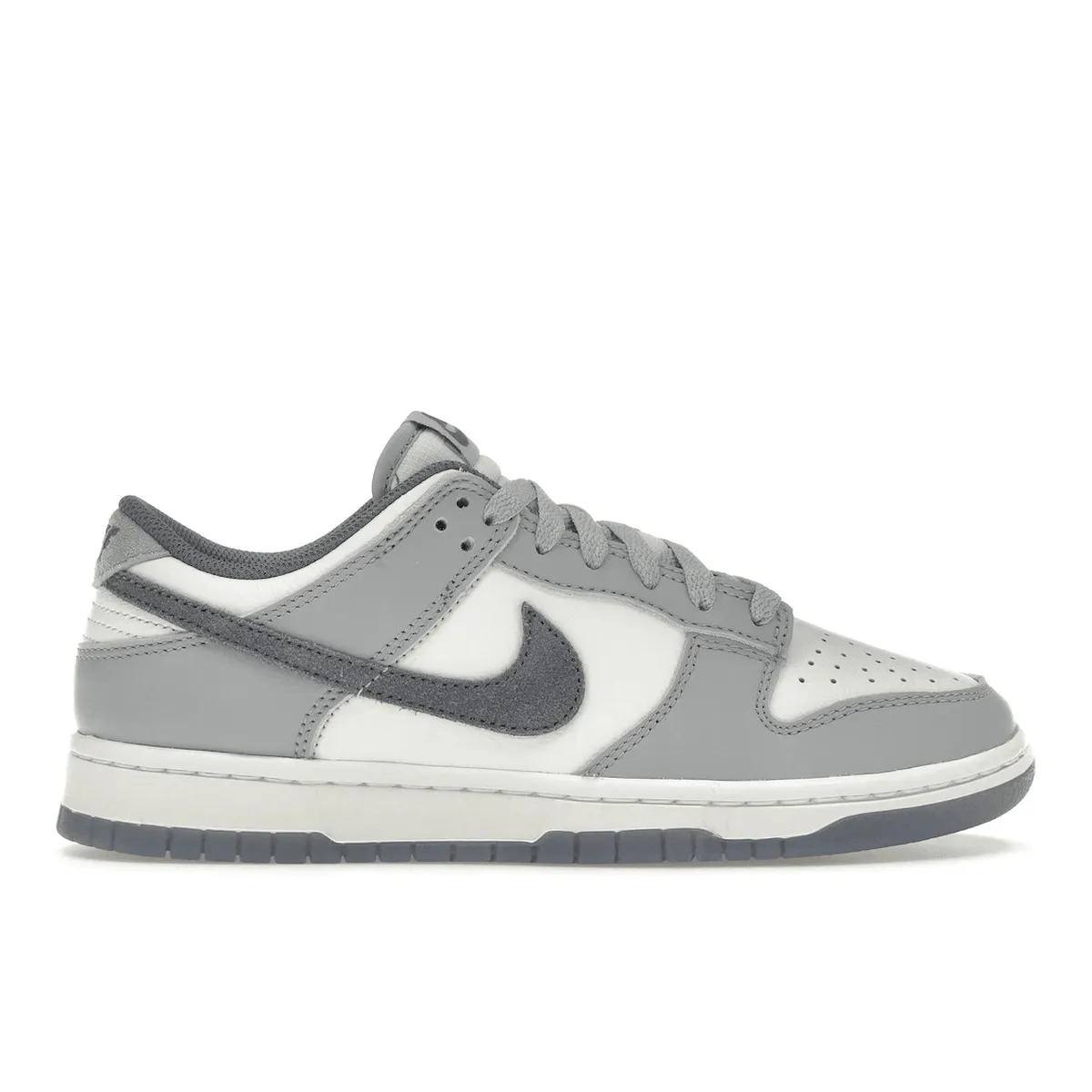 Nike Dunk Low SE Light Carbon Nike Dunk stylish shoes for sport and street
