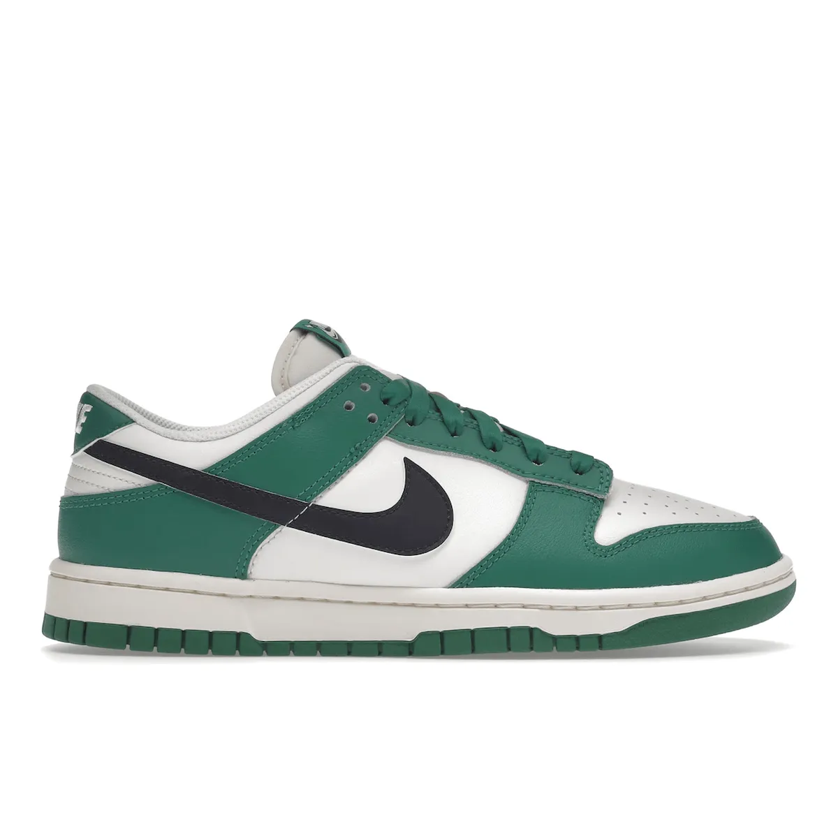 Nike Dunk Low SE Lottery Pack Malachite Green Nike Dunk stylish shoes for sport and street