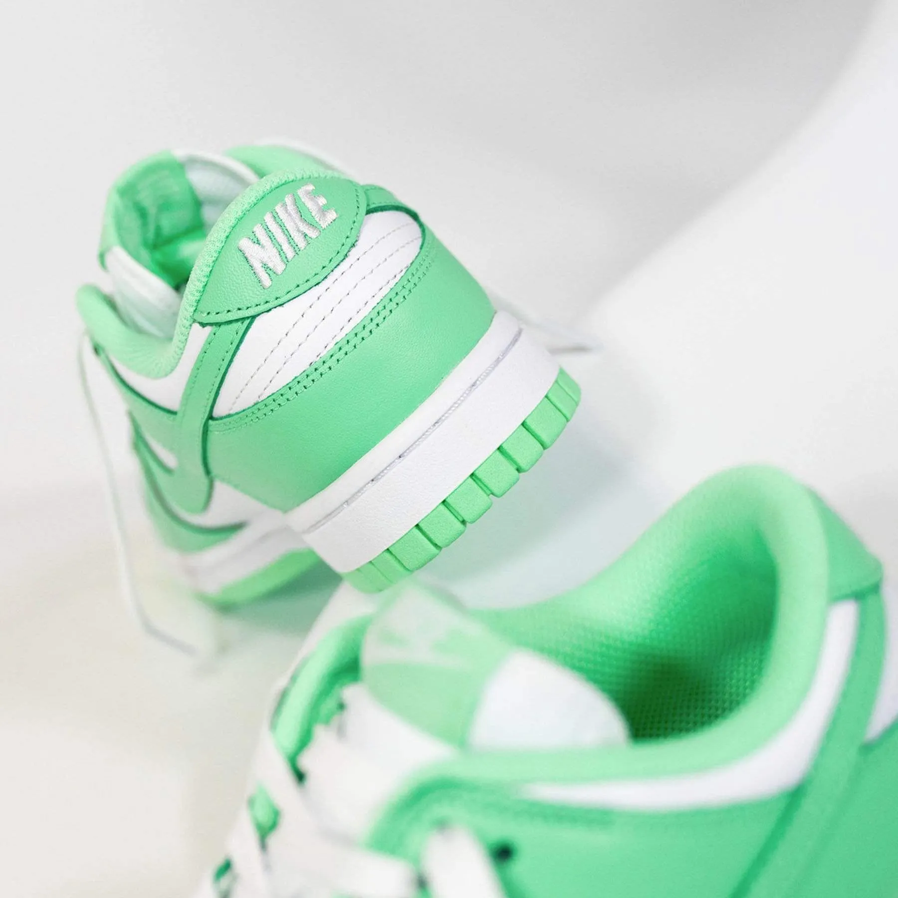 Nike Dunk Low Wmns 'Green Glow' Nike Dunk stylish shoes