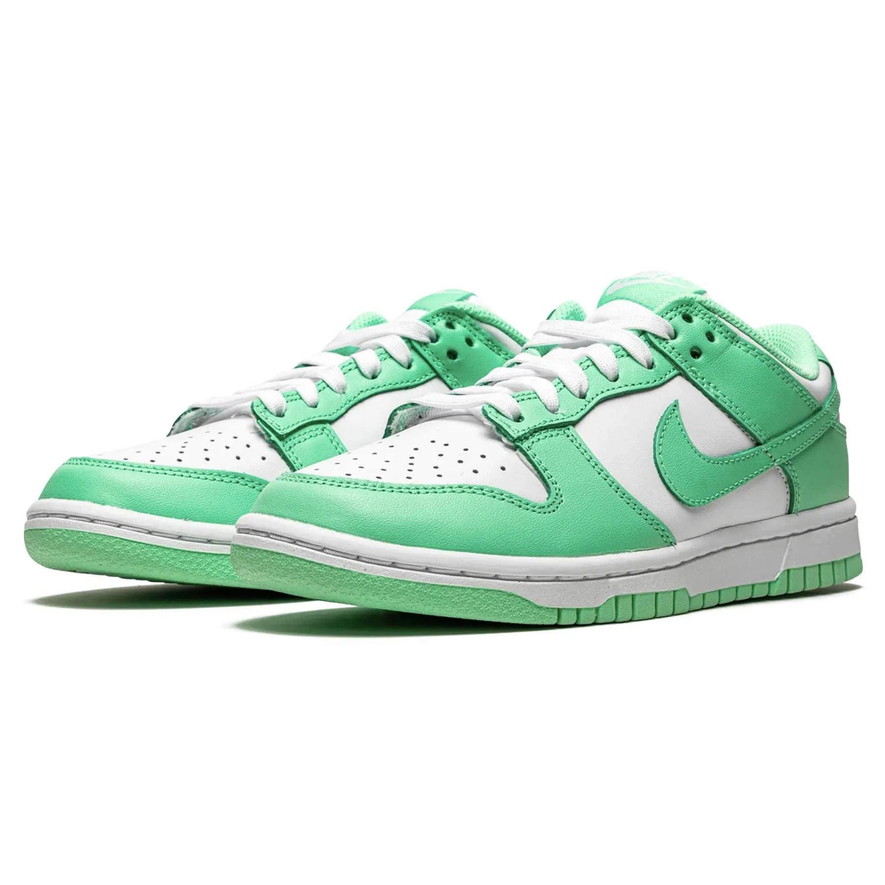 Nike Dunk Low Wmns 'Green Glow' Nike Dunk stylish shoes