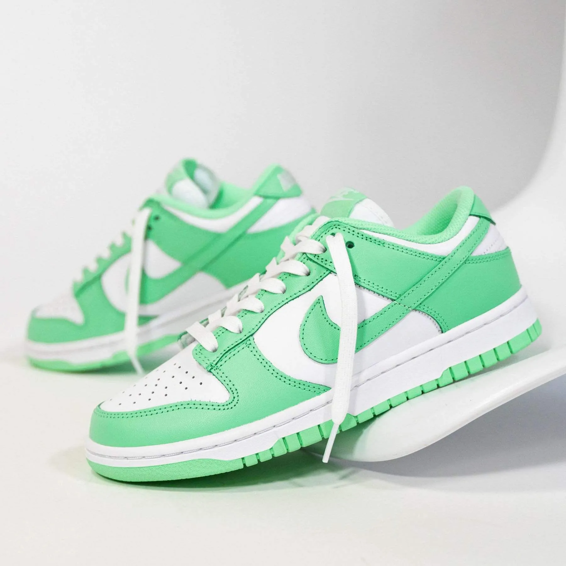 Nike Dunk Low Wmns 'Green Glow' Nike Dunk stylish shoes