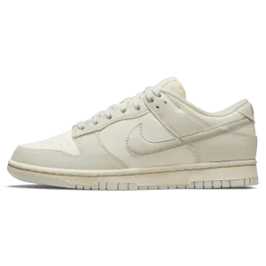 Nike Dunk Low Wmns 'Light Bone' Nike Dunk casual shoes with iconic low-top shape