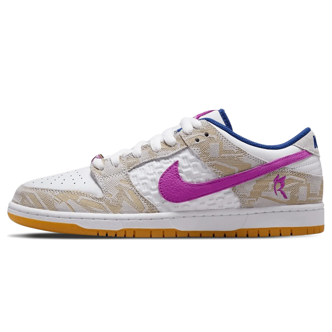 Nike Dunk SB Low x Rayssa Leal Nike Dunk casual shoes with iconic low-top shape