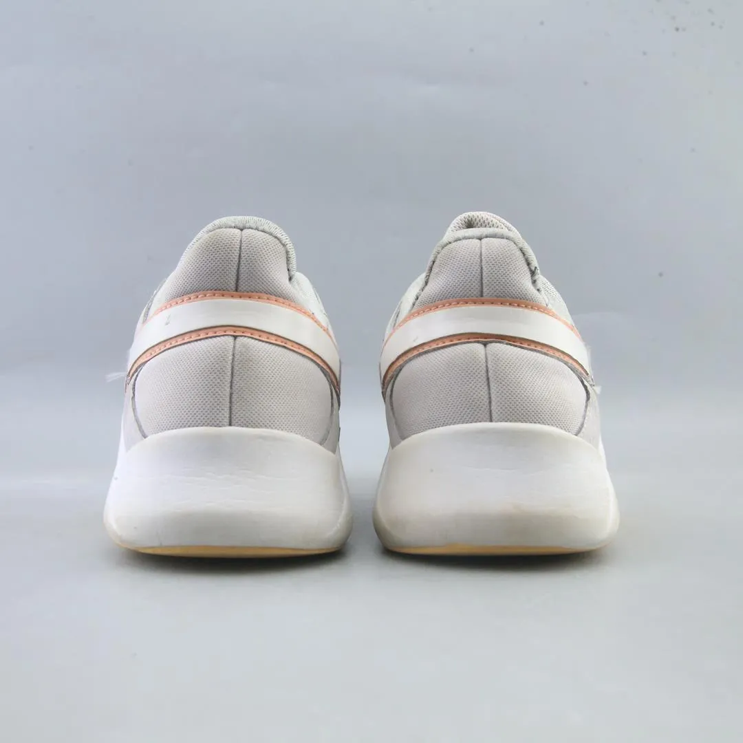 NIKE  LEGEND ESSENTIAL 2 classic Nike shoe photos