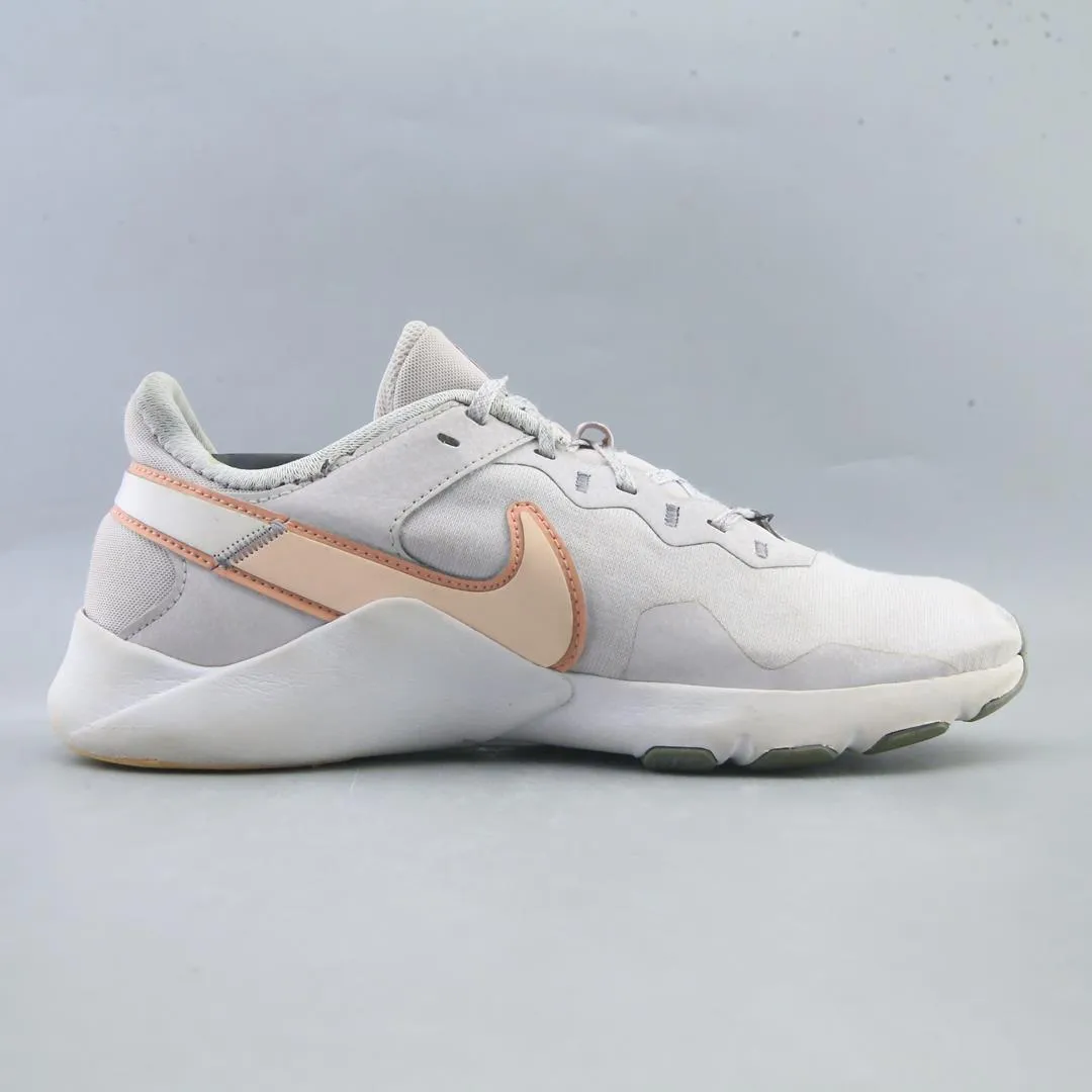 NIKE  LEGEND ESSENTIAL 2 classic Nike shoe photos