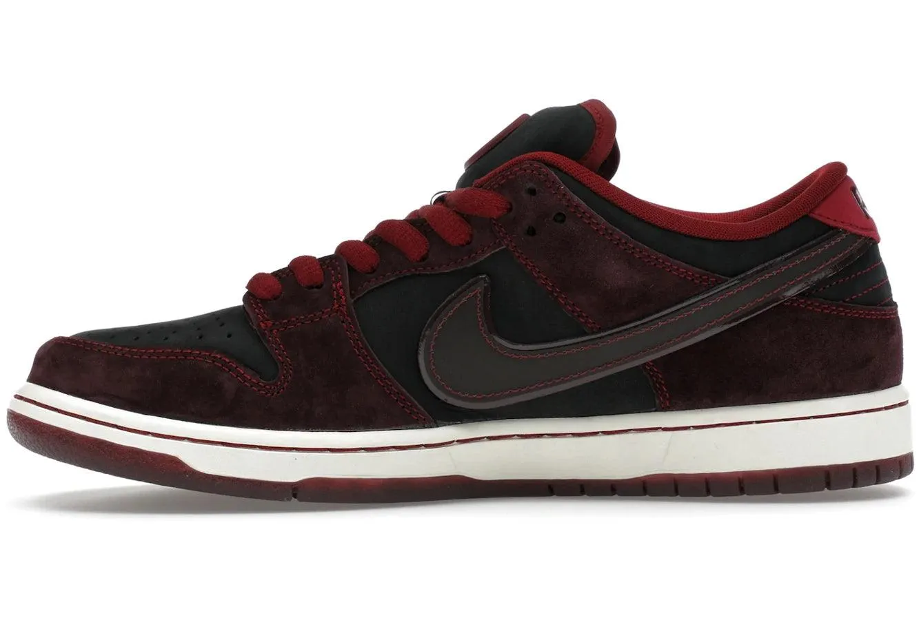Nike SB Dunk Low Riot Skateshop Nike Dunk low sneakers