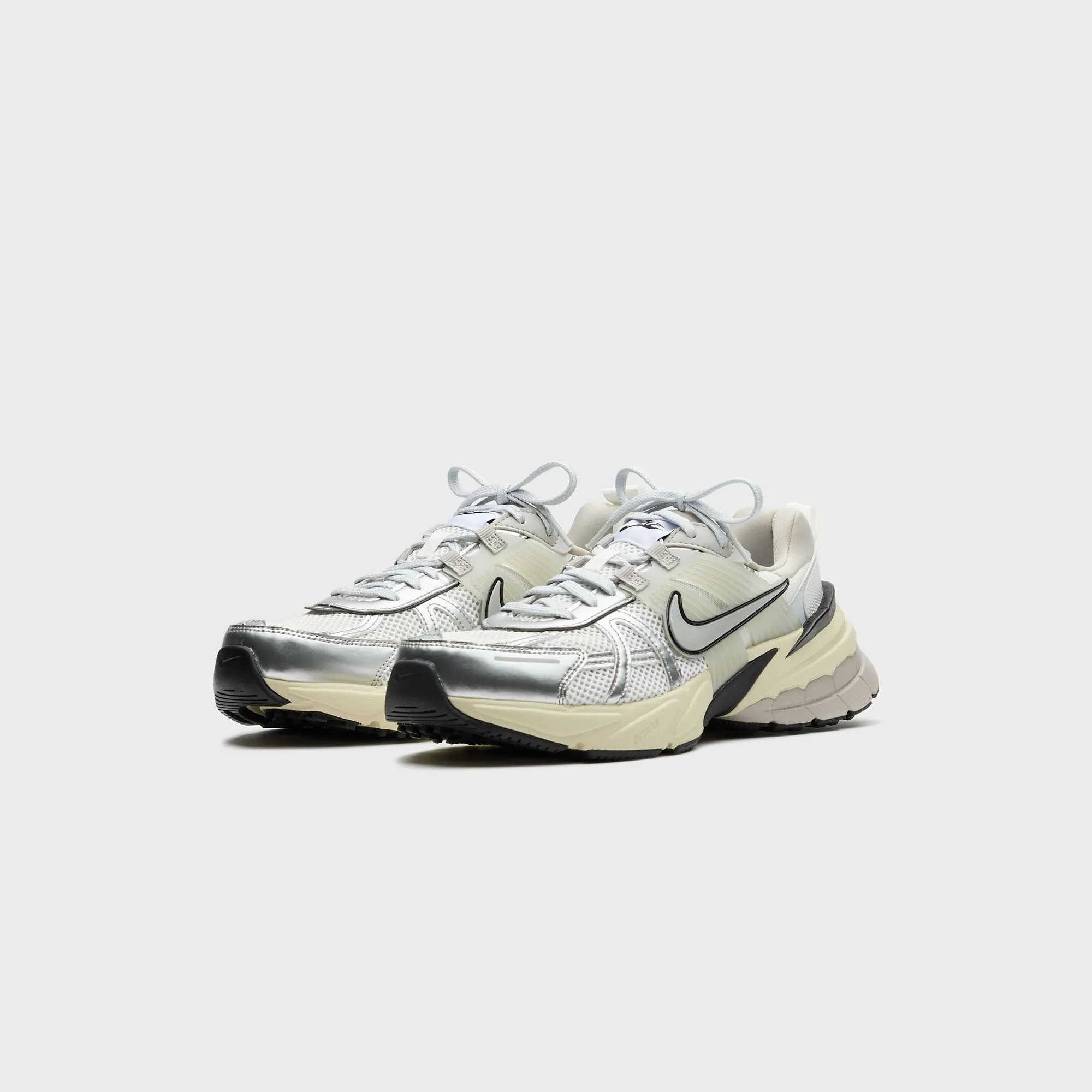 Nike WMNS V2K Runtekk - Summit White / Metallic Silver Nike performance sneakers