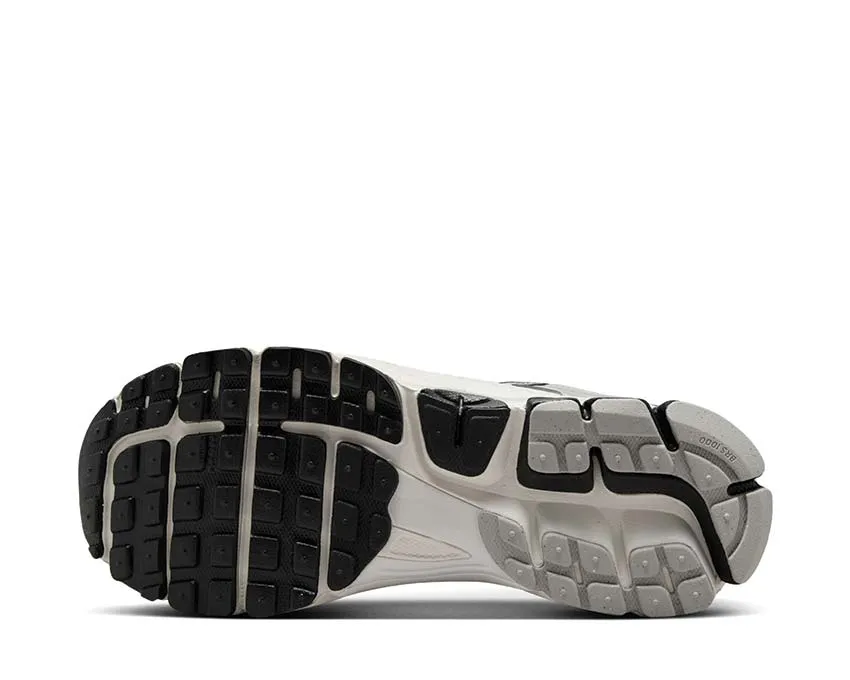 Nike Zoom Vomero 5 W "Photon Dust" Nike retro-inspired sneakers