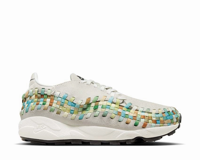 Nike Air Footscape Woven Nike women??s sneakers with sporty chic feel