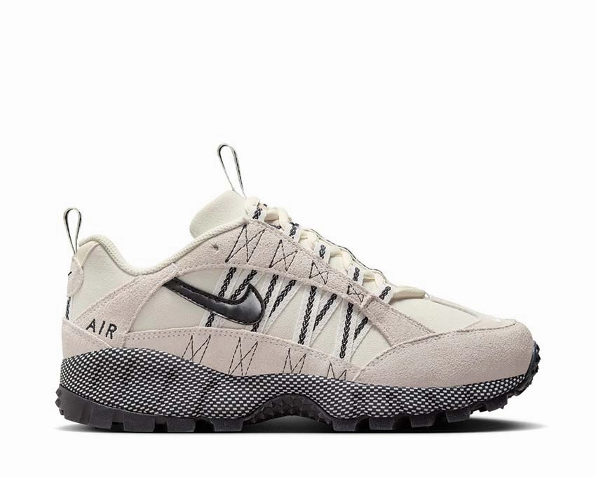 Nike Air Humara W Nike women??s sneakers with sporty chic feel