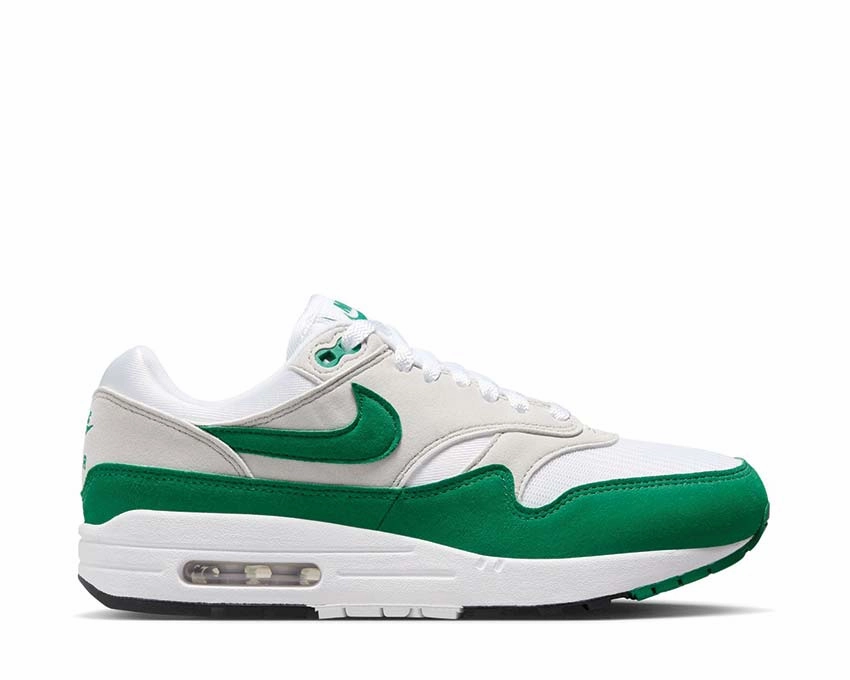Nike Air Max 1 W Nike women??s sneakers with sporty chic feel