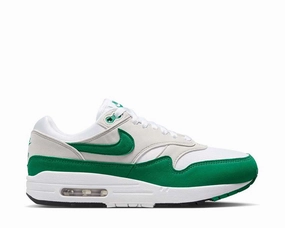 Nike Air Max 1 W Nike women??s sneakers with sporty chic feel