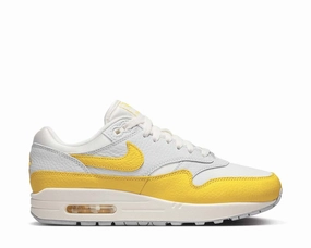 Nike Air Max 1 W Nike women??s sneakers with sporty chic feel