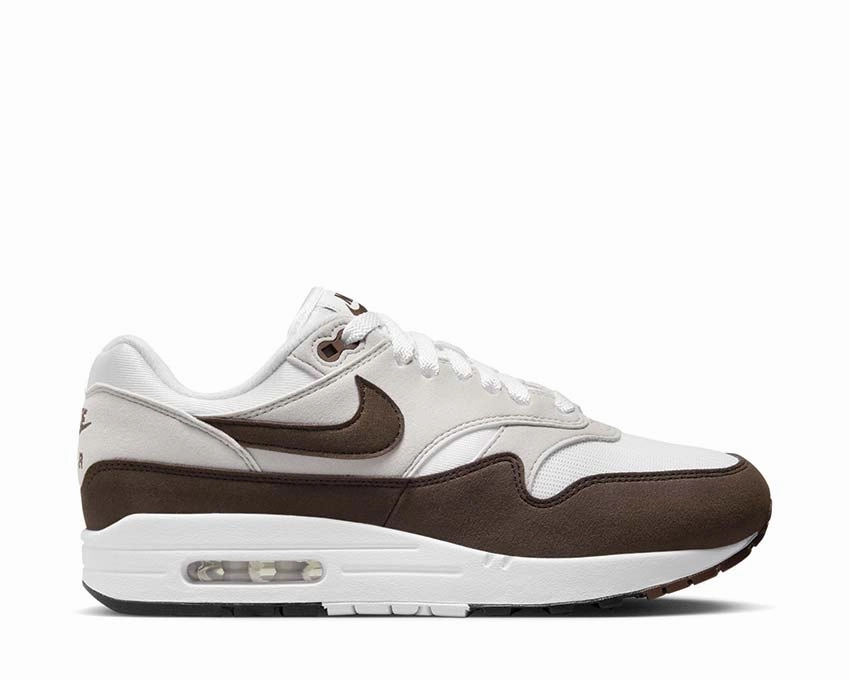Nike Air Max 1 W Nike women??s sneakers with sporty chic feel