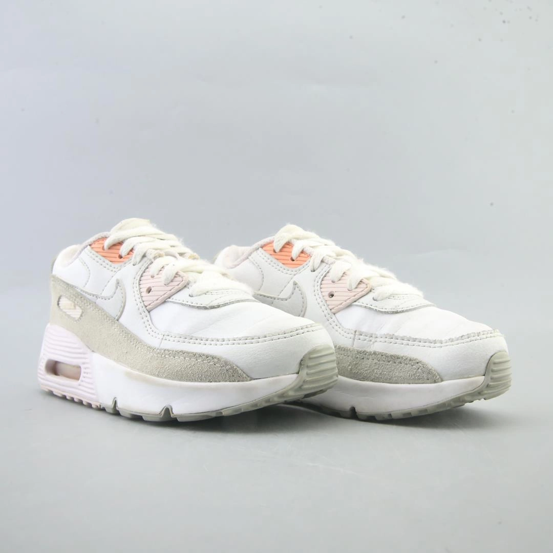 NIKE AIR MAX 90 LTR Nike running shoe close-ups